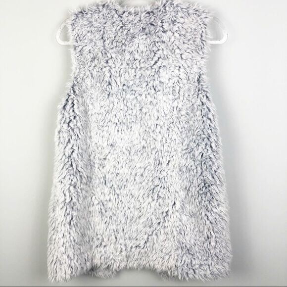 DESIGN LAB LORD & TAYLOR | Gray Fur Vest Sz Small - Picture 7 of 8
